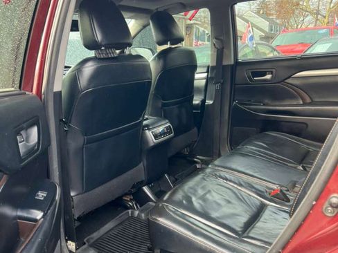 Used 2018 Toyota Highlander XLE image 24