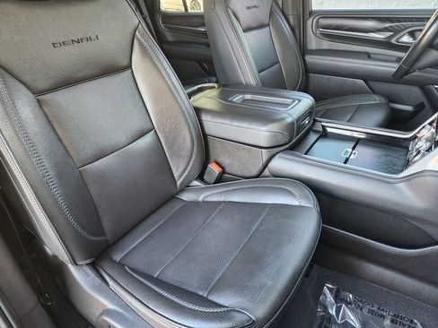 Used 2021 GMC Yukon Denali w/ Denali Premium Package image 15