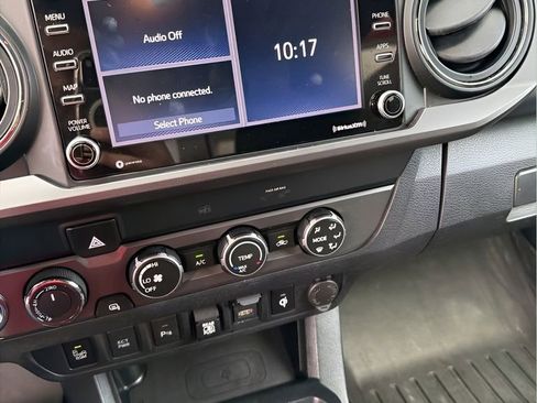 Used 2020 Toyota Tacoma TRD Sport w/ Technology Package AWD/4WD image 8