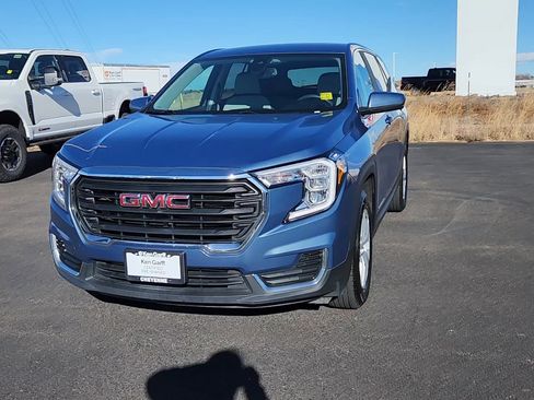 Used 2024 GMC Terrain SLE image 4