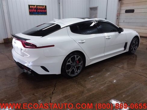 Used 2021 Kia Stinger GT2 image 3