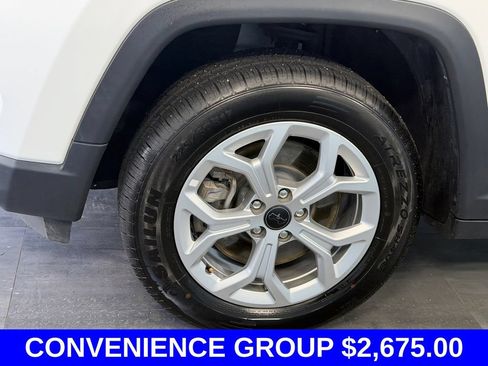 Used 2025 Jeep Compass Latitude w/ Sun & Sound Group AWD/4WD image 4