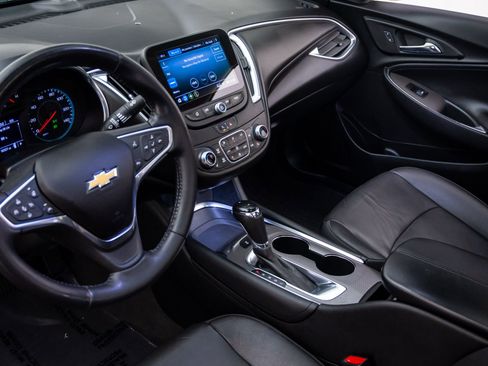 Used 2020 Chevrolet Malibu LT w/ Leather Package FWD image 13