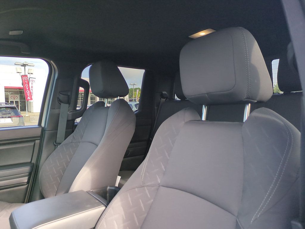 Certified 2025 Toyota Tacoma SR5 AWD/4WD image 14