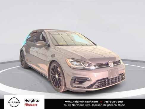 Used 2022 Volkswagen Golf R image 1
