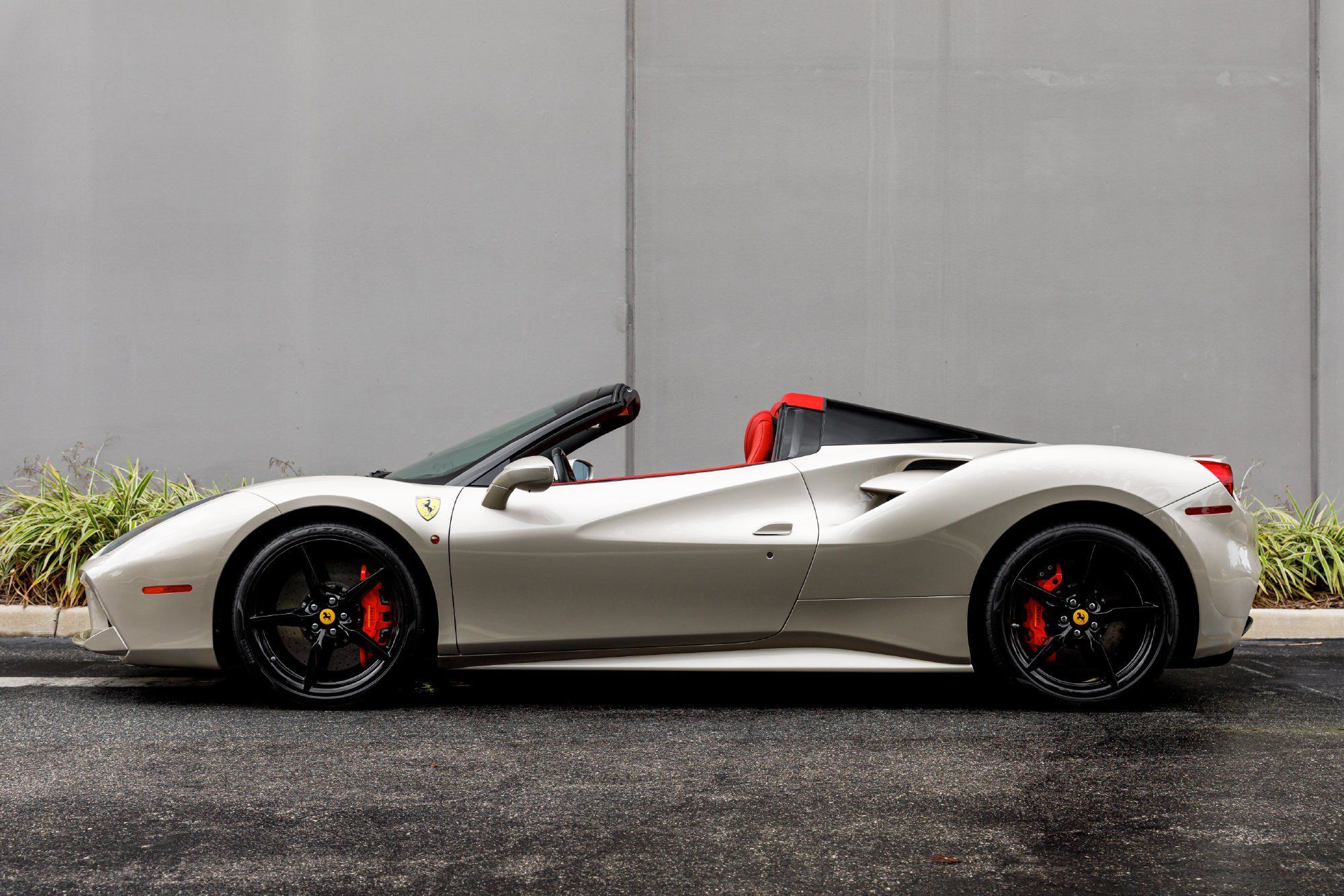 Used 2018 Ferrari 488 Spider RWD image 2