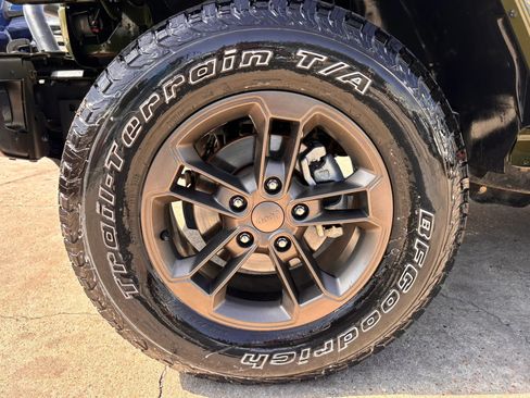 Used 2016 Jeep Wrangler Unlimited Sahara AWD/4WD image 22