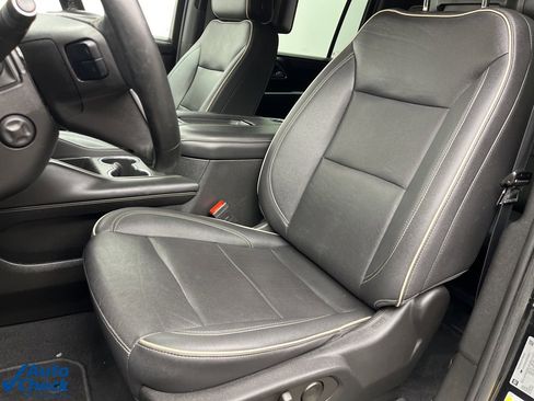 Used 2023 GMC Yukon XL SLT w/ SLT Premium Package image 21