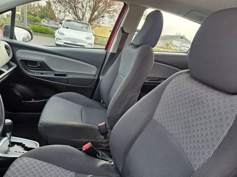 Used 2015 Toyota Yaris L image 25