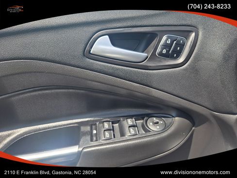 Used 2017 Ford Escape Titanium FWD image 8