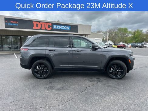 Used 2024 Jeep Grand Cherokee Altitude AWD/4WD image 3