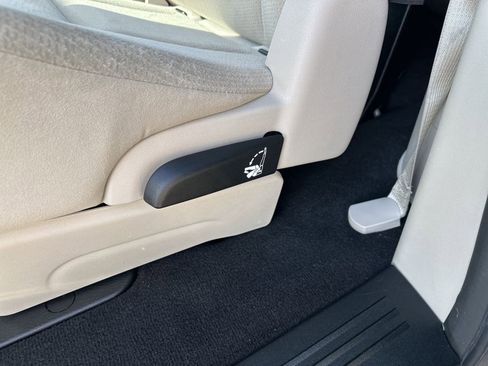 Used 2015 Dodge Grand Caravan American Value Package w/ UConnect Hands-Free Group FWD image 18