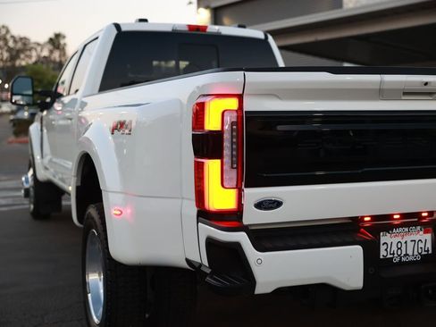 Used 2025 Ford F450 Platinum w/ FX4 Off-Road Package image 14