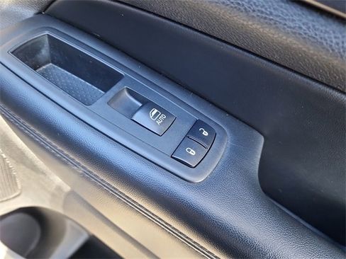 Used 2017 Jeep Grand Cherokee Altitude image 18