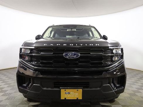 Certified 2025 Ford Expedition Active image 3