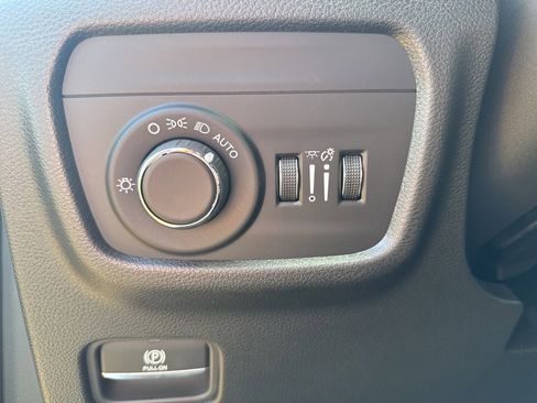 New 2025 Jeep Grand Cherokee Altitude image 21