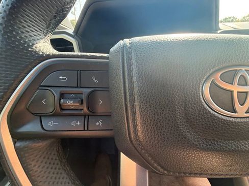 Used 2025 Toyota Tacoma SR5 w/ SR5 Upgrade Package AWD/4WD image 19