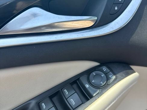 Used 2018 Buick Enclave Essence FWD image 15