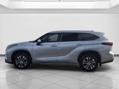Used 2022 Toyota Highlander XLE image 8