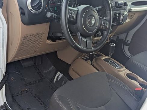 Used 2016 Jeep Wrangler Unlimited Sahara w/ Connectivity Group image 9