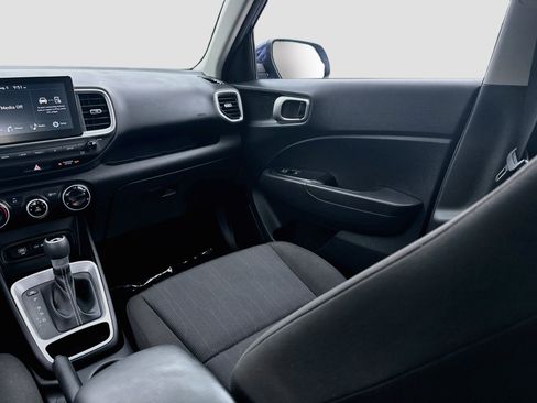 Used 2024 Hyundai Venue SE FWD image 19