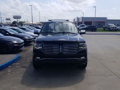 Used 2017 Lincoln Navigator Select RWD image 2