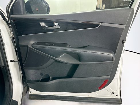 Used 2019 Kia Sorento LX w/ LX Convenience Package image 31