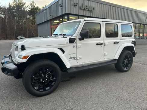 Used 2023 Jeep Wrangler Sahara w/ Cold Weather Group image 32