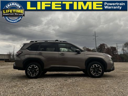 Used 2025 Subaru Forester Premium image 8