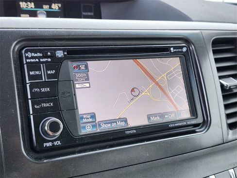 Used 2013 Toyota Sienna LE image 19