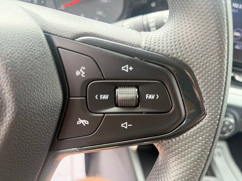 Used 2025 Chevrolet Trax LS w/ LS Convenience Package FWD image 34