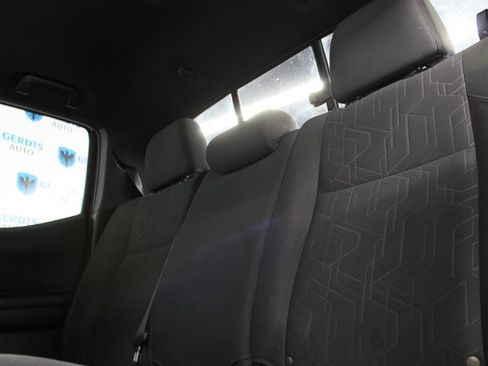 Used 2016 Toyota Tacoma TRD Sport image 16