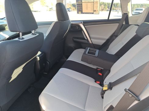 Used 2018 Toyota RAV4 LE image 14