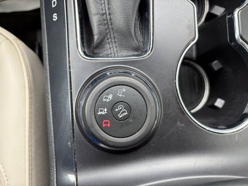 Used 2017 Ford Explorer Platinum AWD/4WD image 17