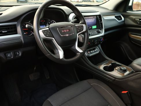 Used 2023 GMC Acadia SLE image 3