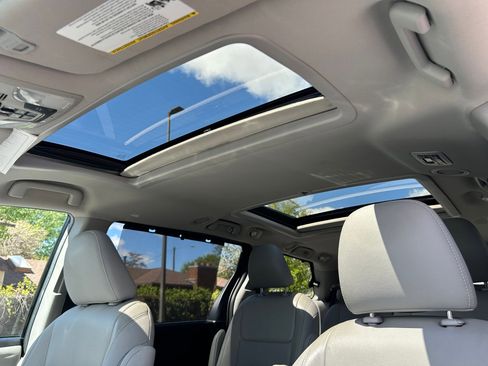 Used 2017 Toyota Sienna Limited image 28