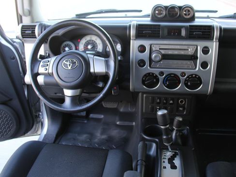 Used 2007 Toyota FJ Cruiser 4WD image 9