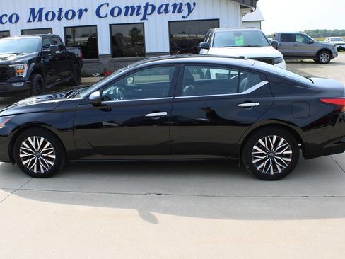 Used 2024 Nissan Altima 2.5 SV image 8