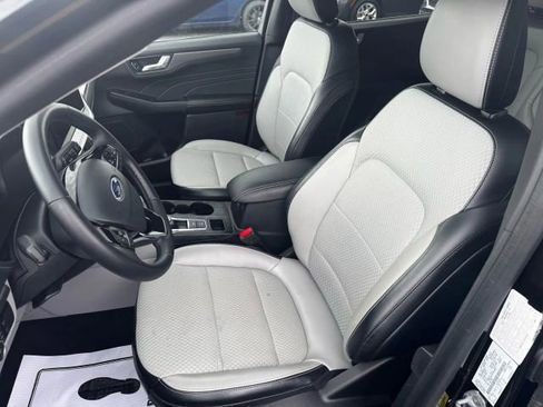 Used 2023 Ford Escape SE image 9