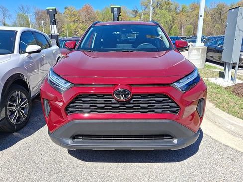Used 2025 Toyota RAV4 XLE image 2
