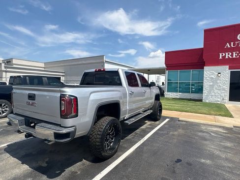Used 2018 GMC Sierra 1500 SLT AWD/4WD image 3