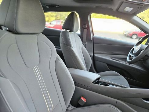 Used 2025 Hyundai Elantra SEL FWD image 14