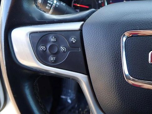 Used 2023 GMC Acadia SLT image 15