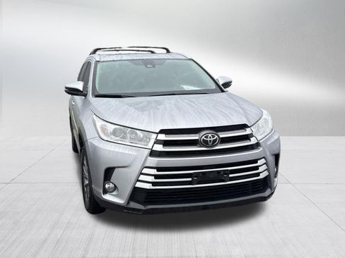 Used 2017 Toyota Highlander XLE AWD/4WD image 12