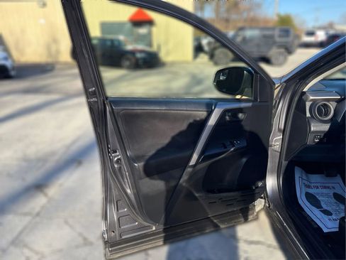 Used 2016 Toyota RAV4 LE image 22