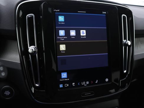 New 2025 Volvo XC40 B5 Core w/ Protection Package Premier image 9