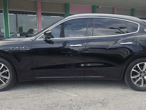 Used 2017 Maserati Levante w/ Luxury Package AWD/4WD image 2