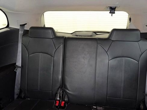 Used 2015 Chevrolet Traverse LT FWD image 19