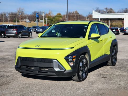 Used 2024 Hyundai Kona SEL w/ Convenience Package image 3