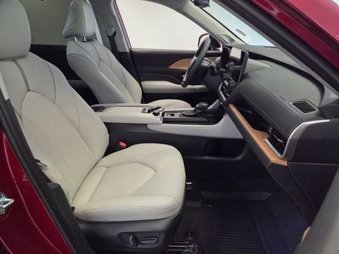 Used 2025 Toyota Grand Highlander AWD image 18
